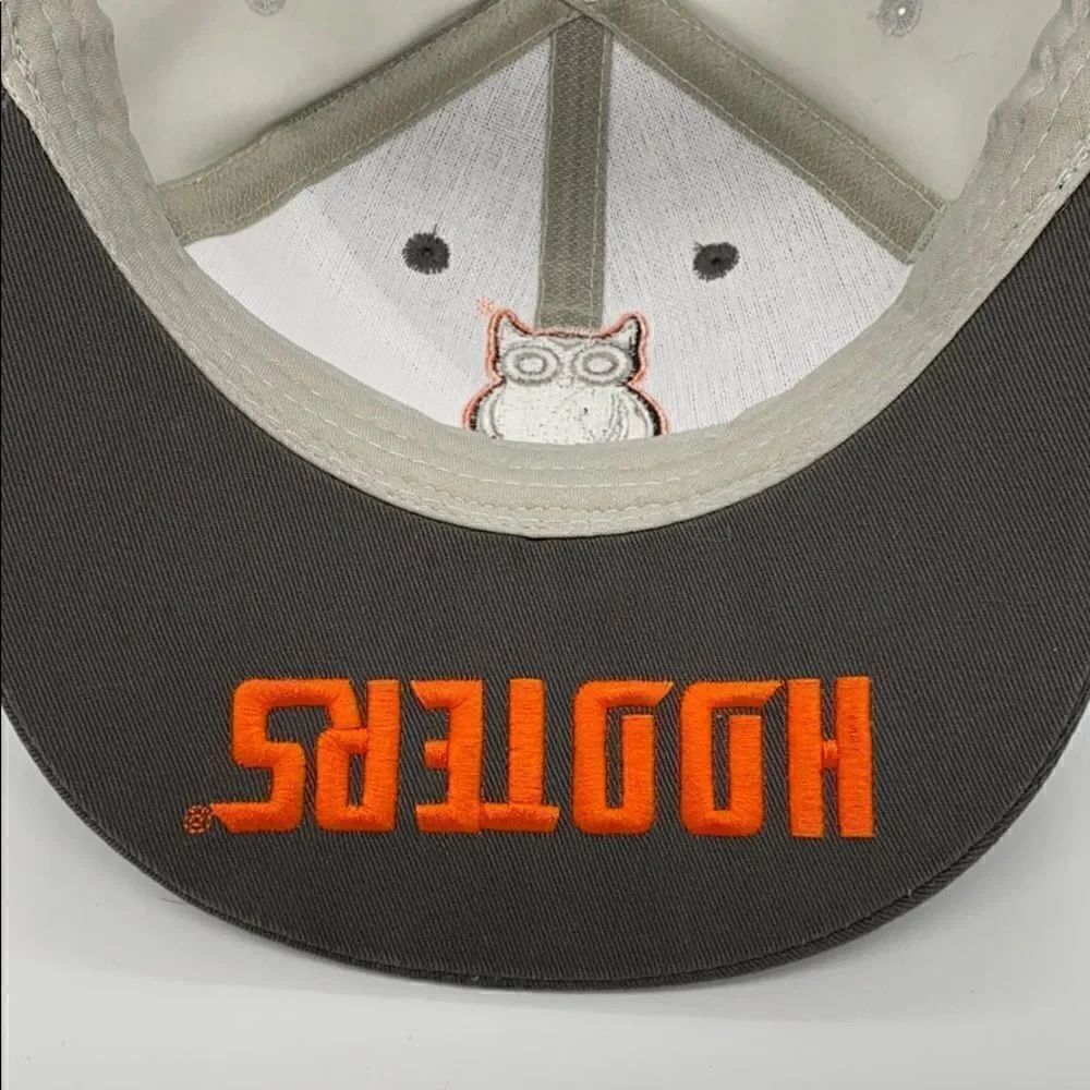 Hooters SnapBack Baseball Cap - Picture 7 of 9